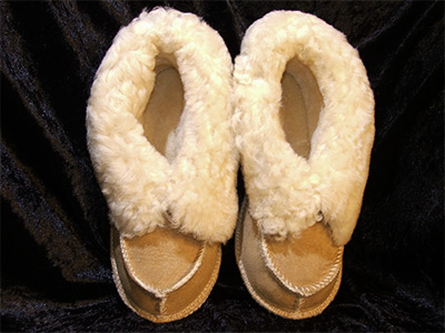 svale længst gammelklog Homestead Sheepskin, sheepskin slippers, moccasins, loafers, hats, mittens,  Vancouver, Sunshine Coast, BC